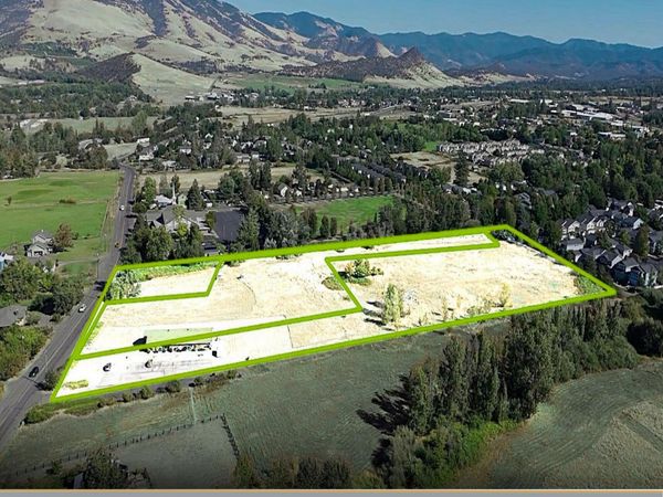 2082 E Main Street, Ashland, OR 97520