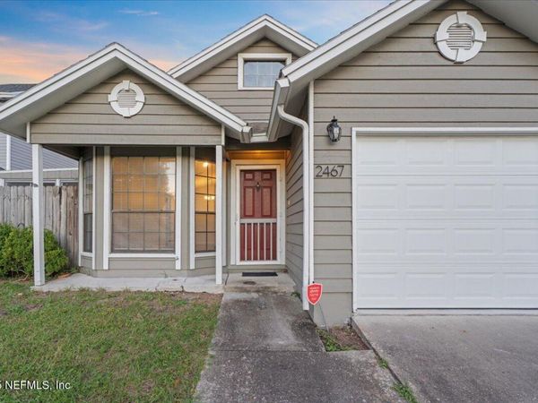 2467 TOWNSQUARE Drive, Jacksonville, FL 32216