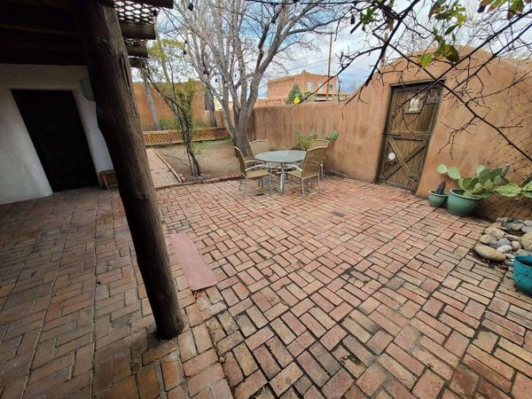 215 19th Street NW, Albuquerque, NM 87104