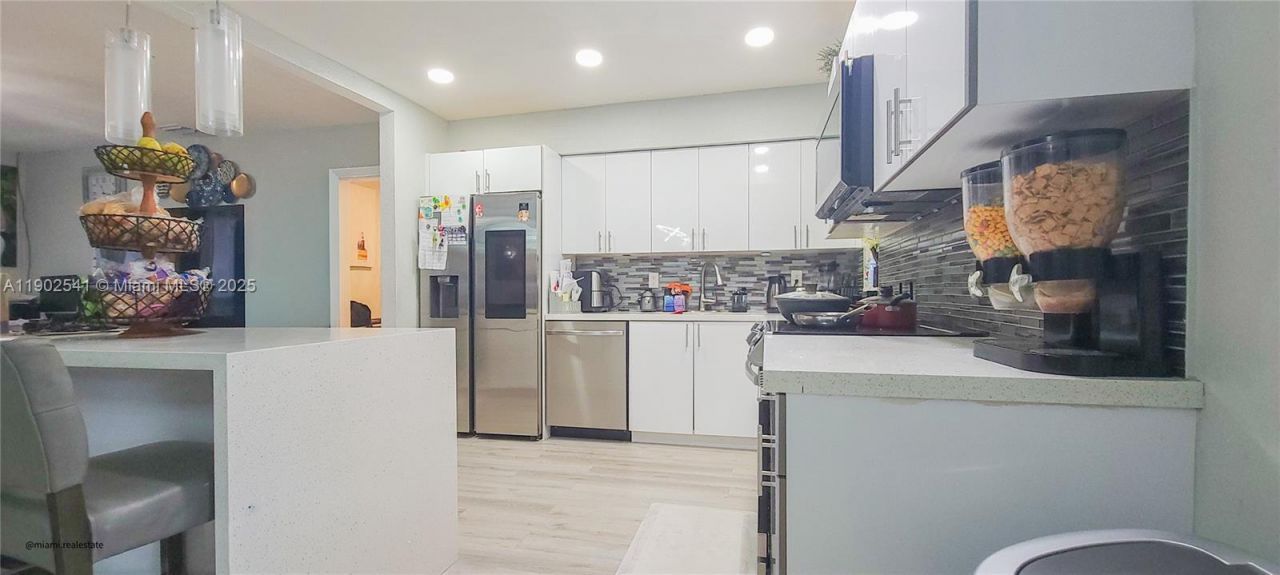 232 NE 160th St, Miami, FL 33162 Photo