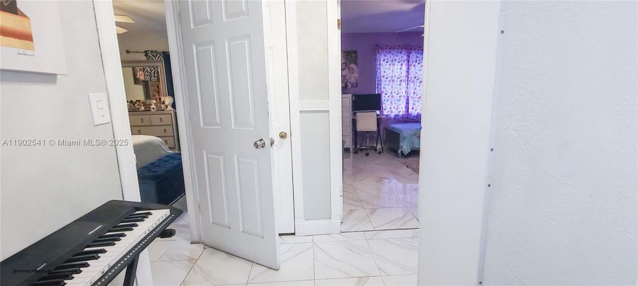 232 NE 160th St, Miami, FL 33162 Photo