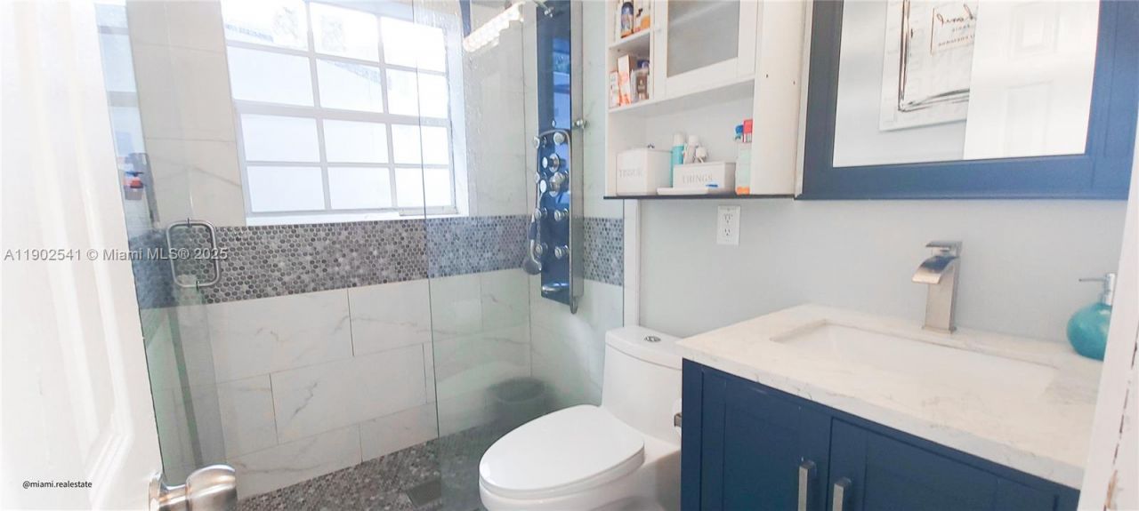 232 NE 160th St, Miami, FL 33162 Photo