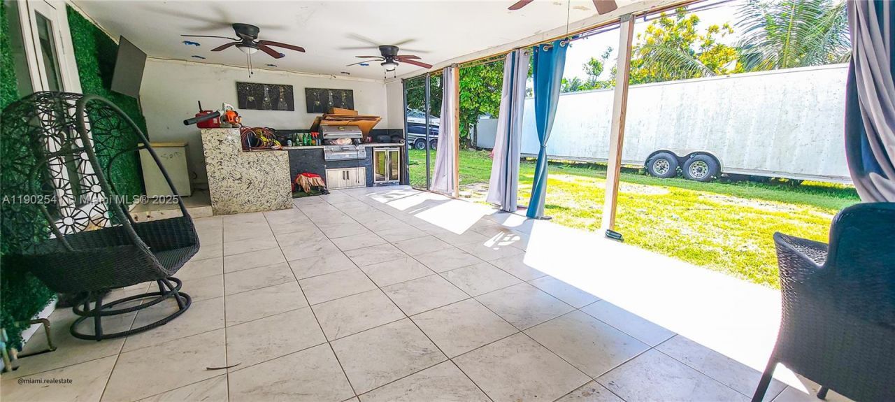 232 NE 160th St, Miami, FL 33162 Photo