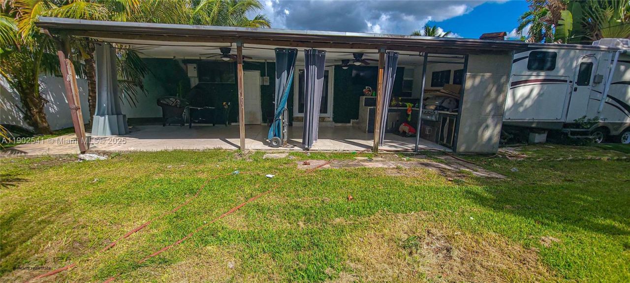 232 NE 160th St, Miami, FL 33162 Photo