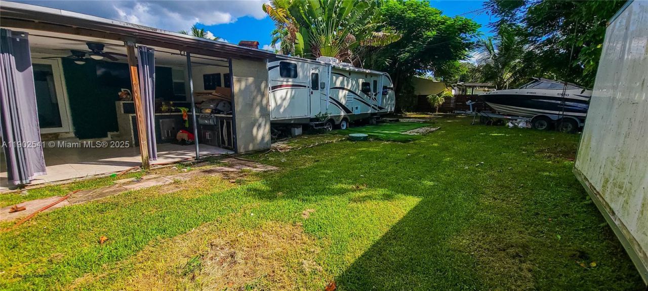 232 NE 160th St, Miami, FL 33162 Photo