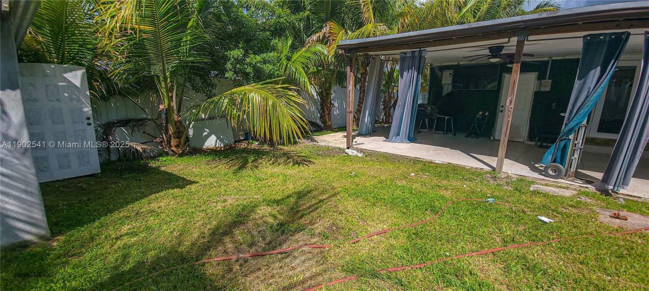 232 NE 160th St, Miami, FL 33162 Photo