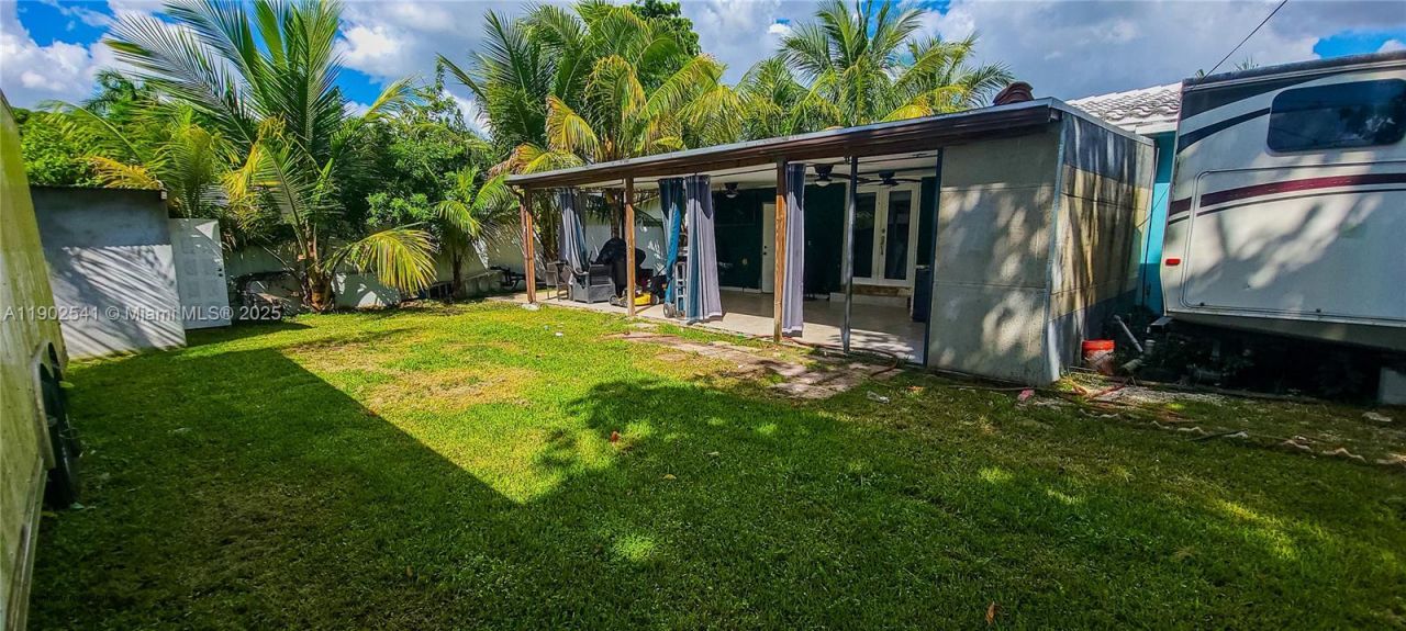 232 NE 160th St, Miami, FL 33162 Photo