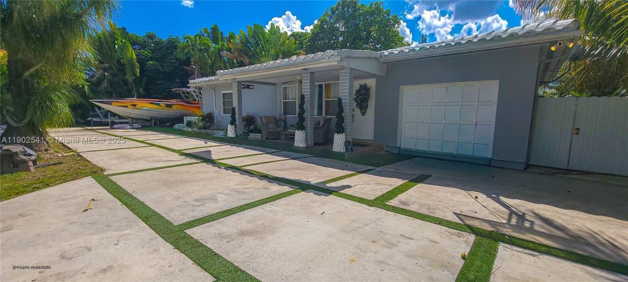 232 NE 160th St, Miami, FL 33162 Photo