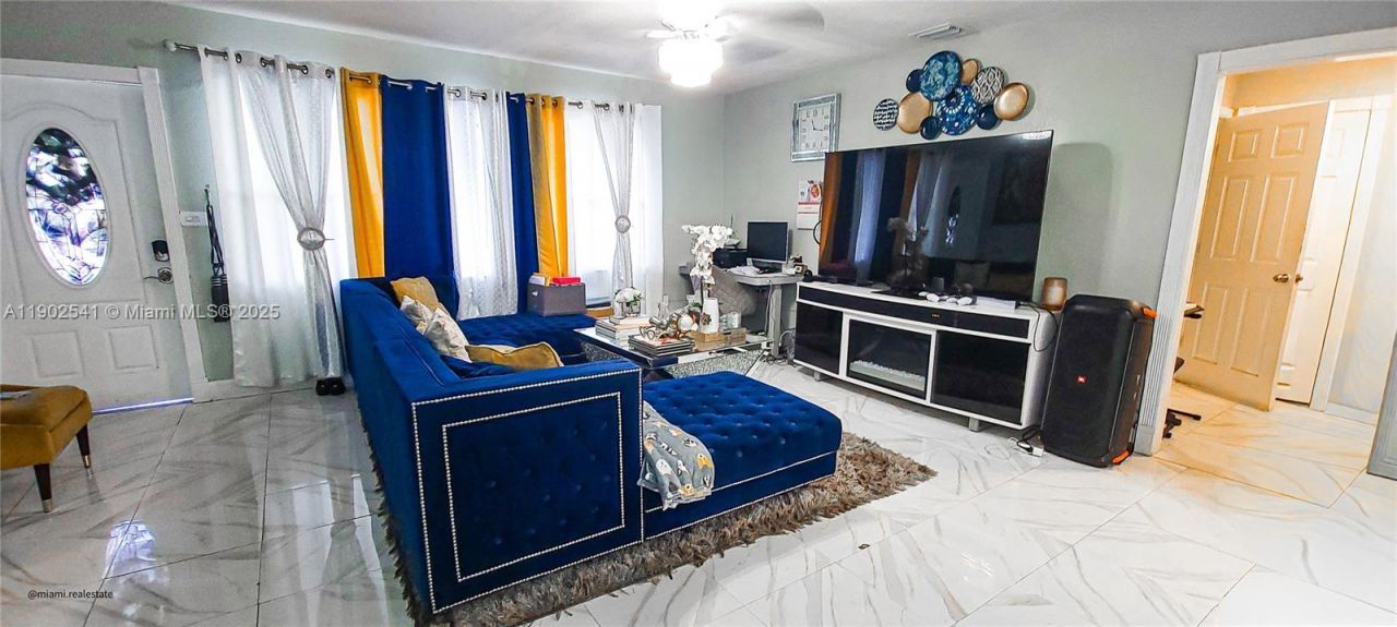 232 NE 160th St, Miami, FL 33162 Photo