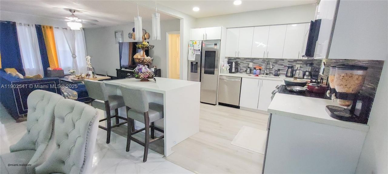 232 NE 160th St, Miami, FL 33162 Photo