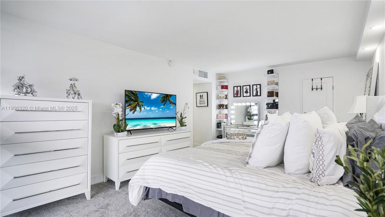 2017 S Ocean Dr, Unit 1510, Hallandale Beach, FL 33009 Photo