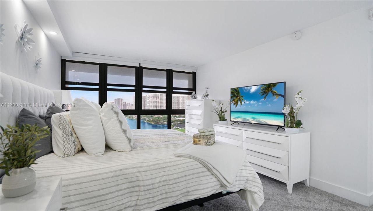 2017 S Ocean Dr, Unit 1510, Hallandale Beach, FL 33009 Photo