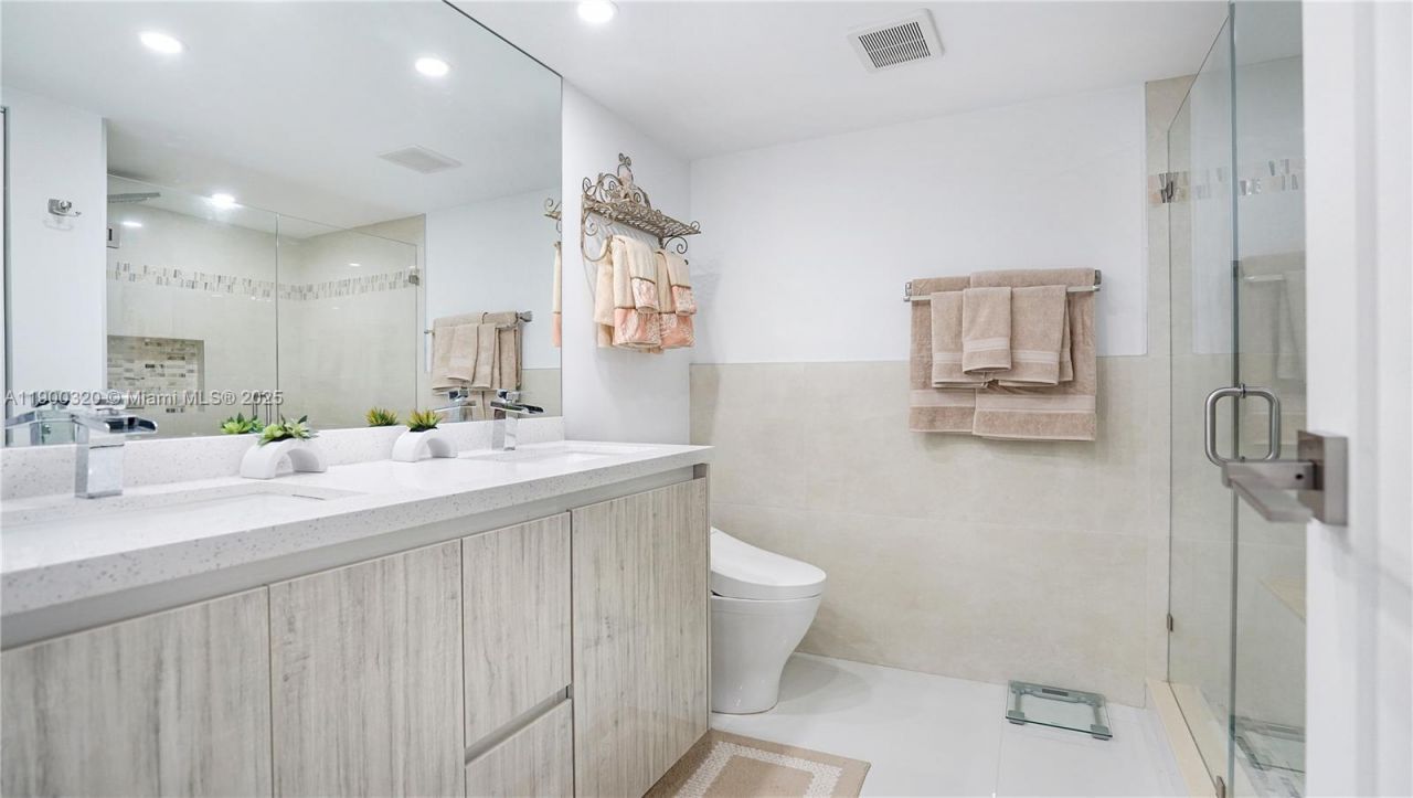 2017 S Ocean Dr, Unit 1510, Hallandale Beach, FL 33009 Photo