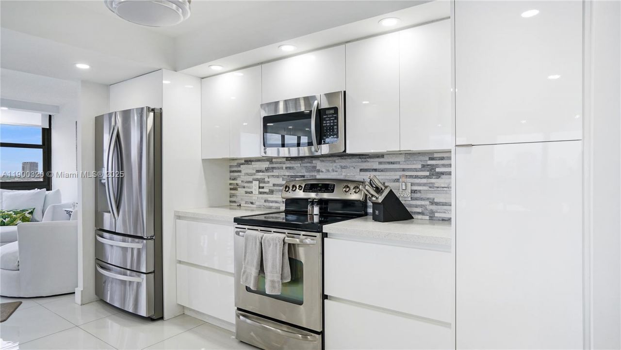 2017 S Ocean Dr, Unit 1510, Hallandale Beach, FL 33009 Photo