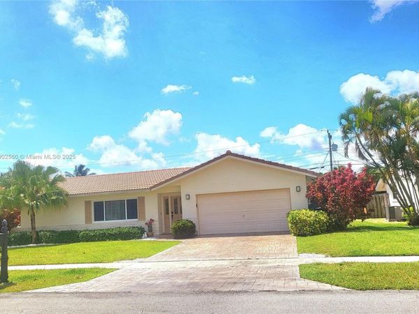 8 Tam O Shanter Ln, Boca Raton, FL 33431