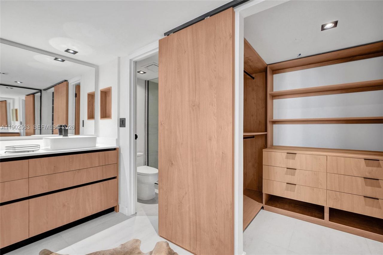 100 Bayview Dr, Unit 1901, Sunny Isles Beach, FL 33160 Photo