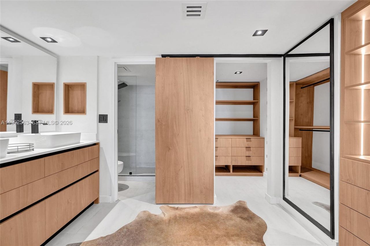 100 Bayview Dr, Unit 1901, Sunny Isles Beach, FL 33160 Photo