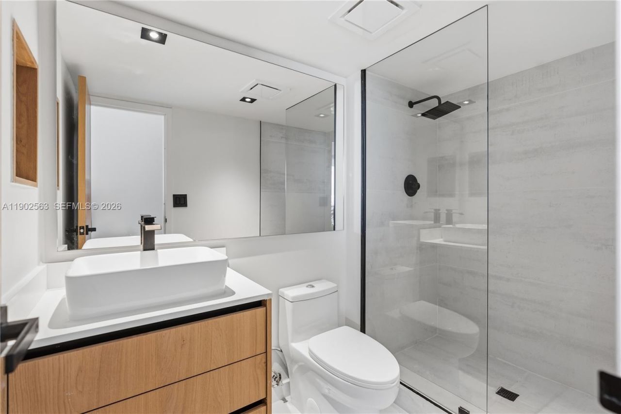 100 Bayview Dr, Unit 1901, Sunny Isles Beach, FL 33160 Photo