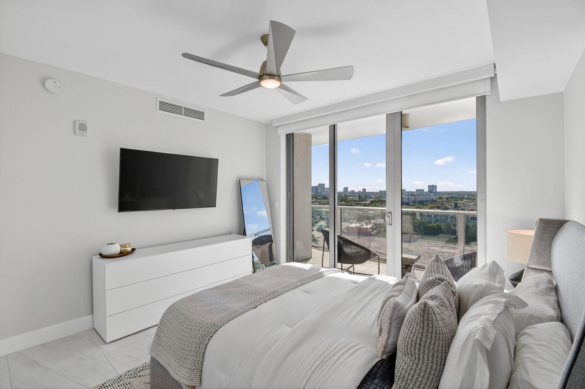 1180 N Federal Highway, Unit 1409, Fort Lauderdale, FL 33304 Photo