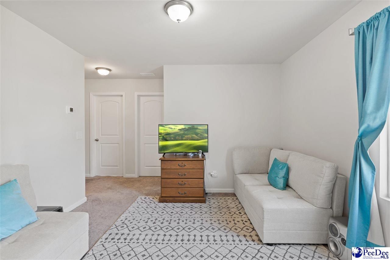 722 Twin Oaks Circle Photo 24