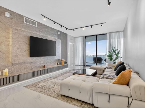 700 NE 24th Street, Unit 3206, Miami, FL 33137