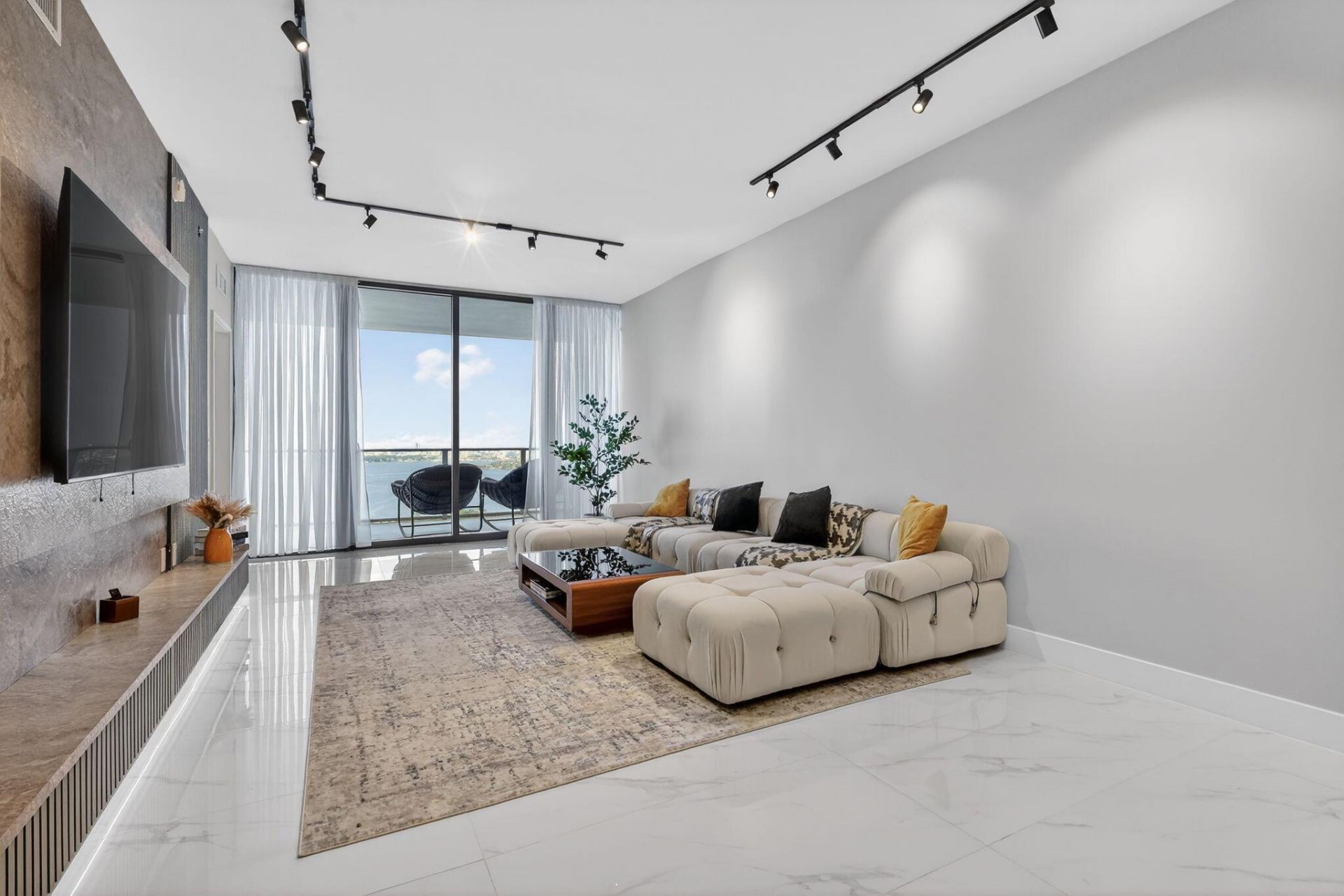 700 NE 24th Street, Unit 3206, Miami, FL 33137 Photo