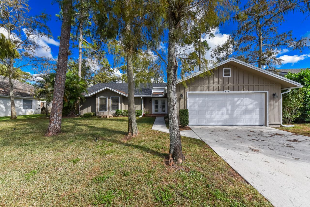 916 Daffodil Drive, Wellington, FL 33414 Photo