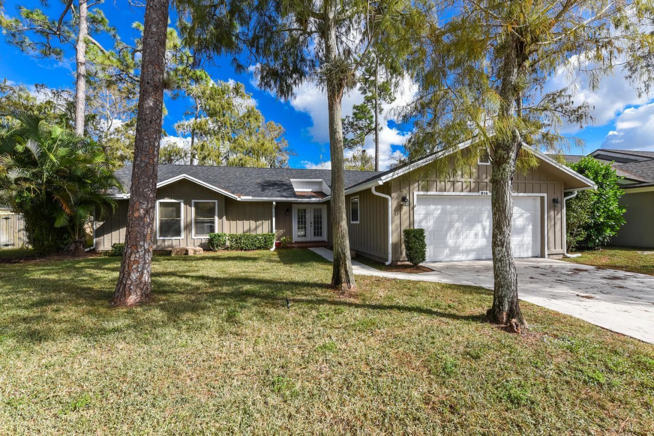 916 Daffodil Drive, Wellington, FL 33414 Photo