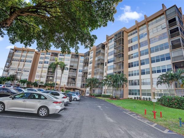 1200 Saint Charles Pl, Unit 413, Pembroke Pines, FL 33026