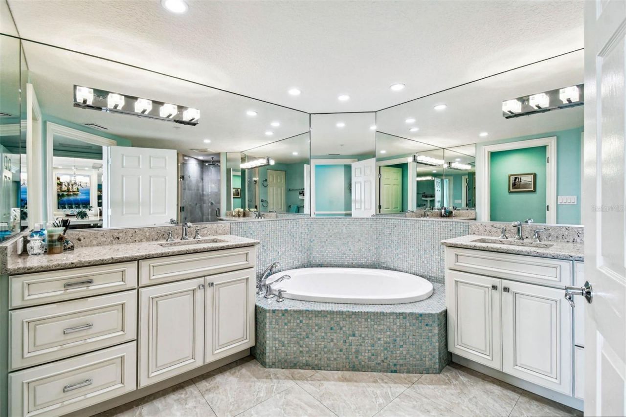 16750 Gulf Boulevard, Unit 315, North Redington Beach, FL 33708 Photo