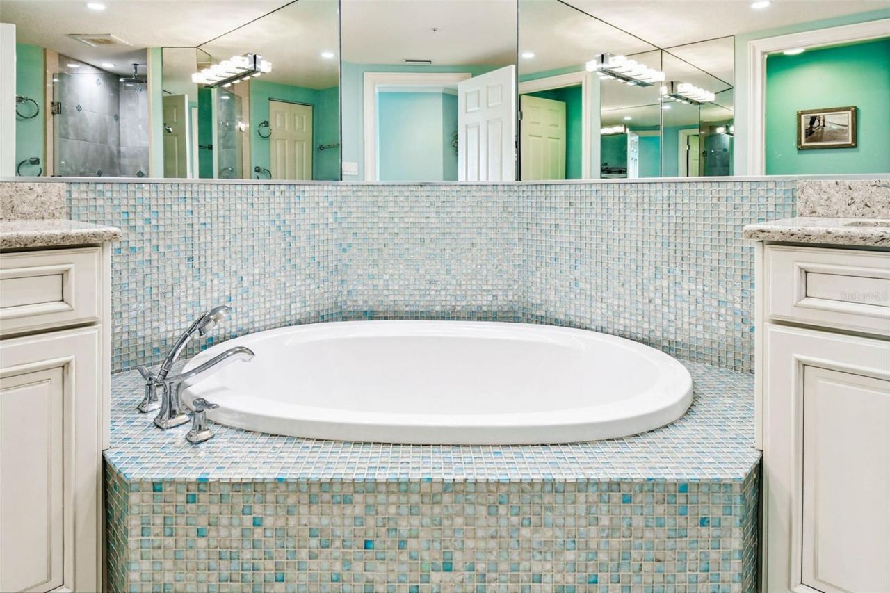 16750 Gulf Boulevard, Unit 315, North Redington Beach, FL 33708 Photo