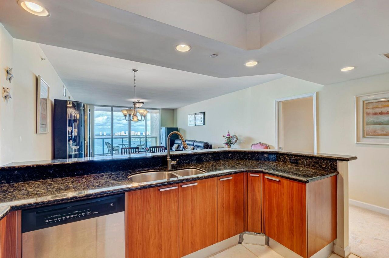 2650 Lake Shore Drive, Unit 1802, Riviera Beach, FL 33404 Photo