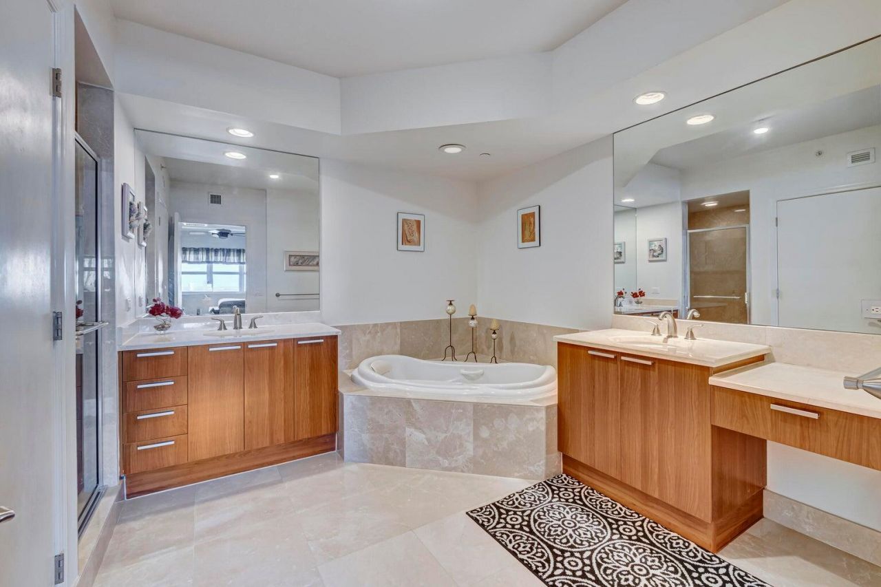 2650 Lake Shore Drive, Unit 1802, Riviera Beach, FL 33404 Photo