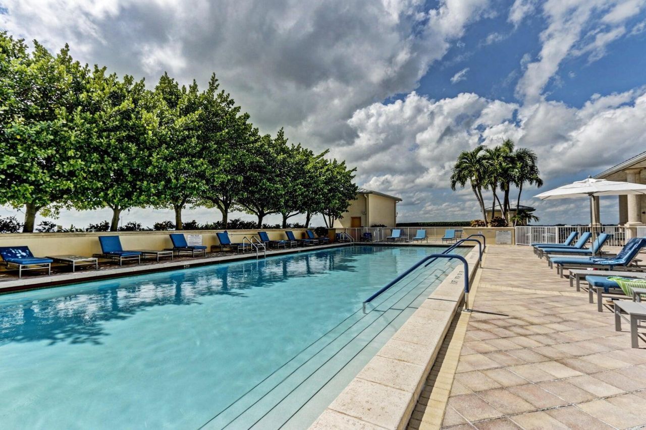 2650 Lake Shore Drive, Unit 1802, Riviera Beach, FL 33404 Photo