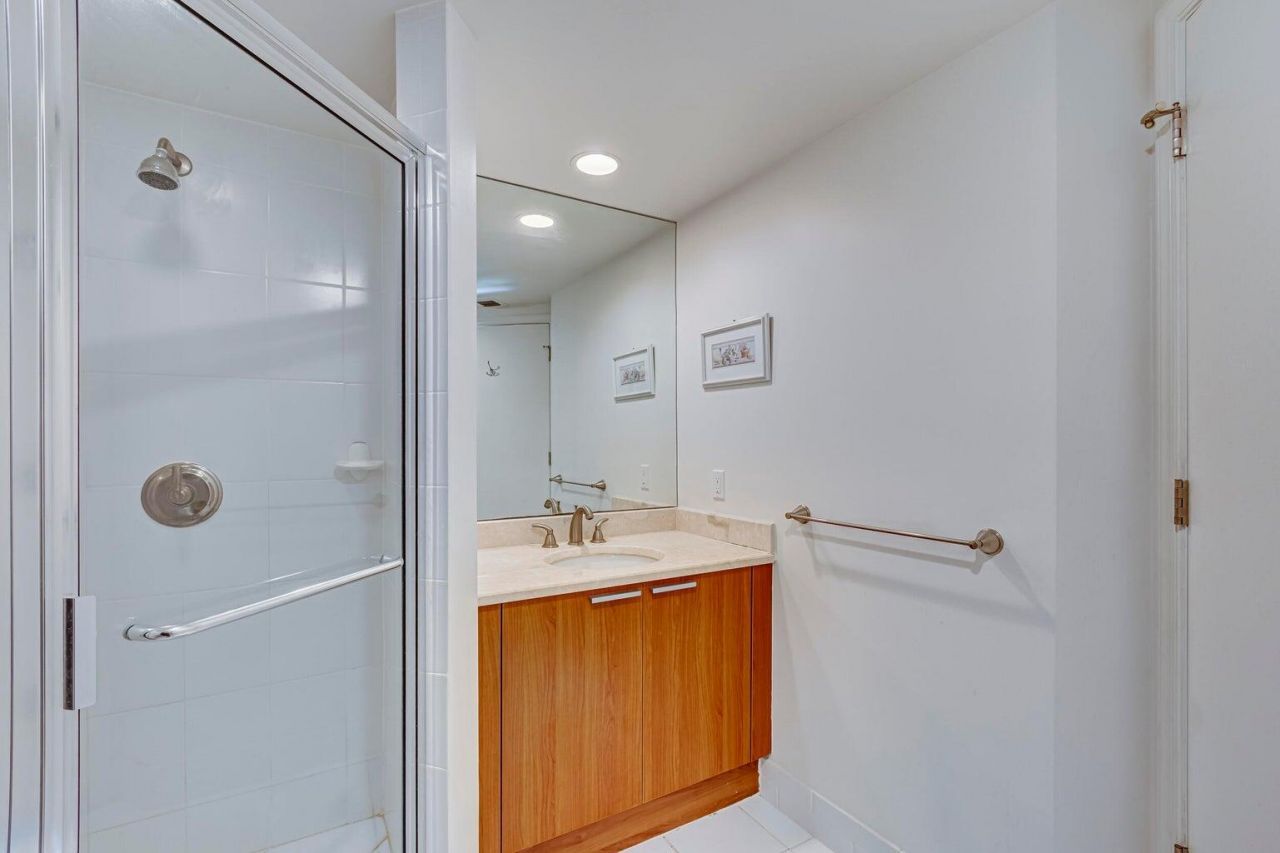 2650 Lake Shore Drive, Unit 1802, Riviera Beach, FL 33404 Photo