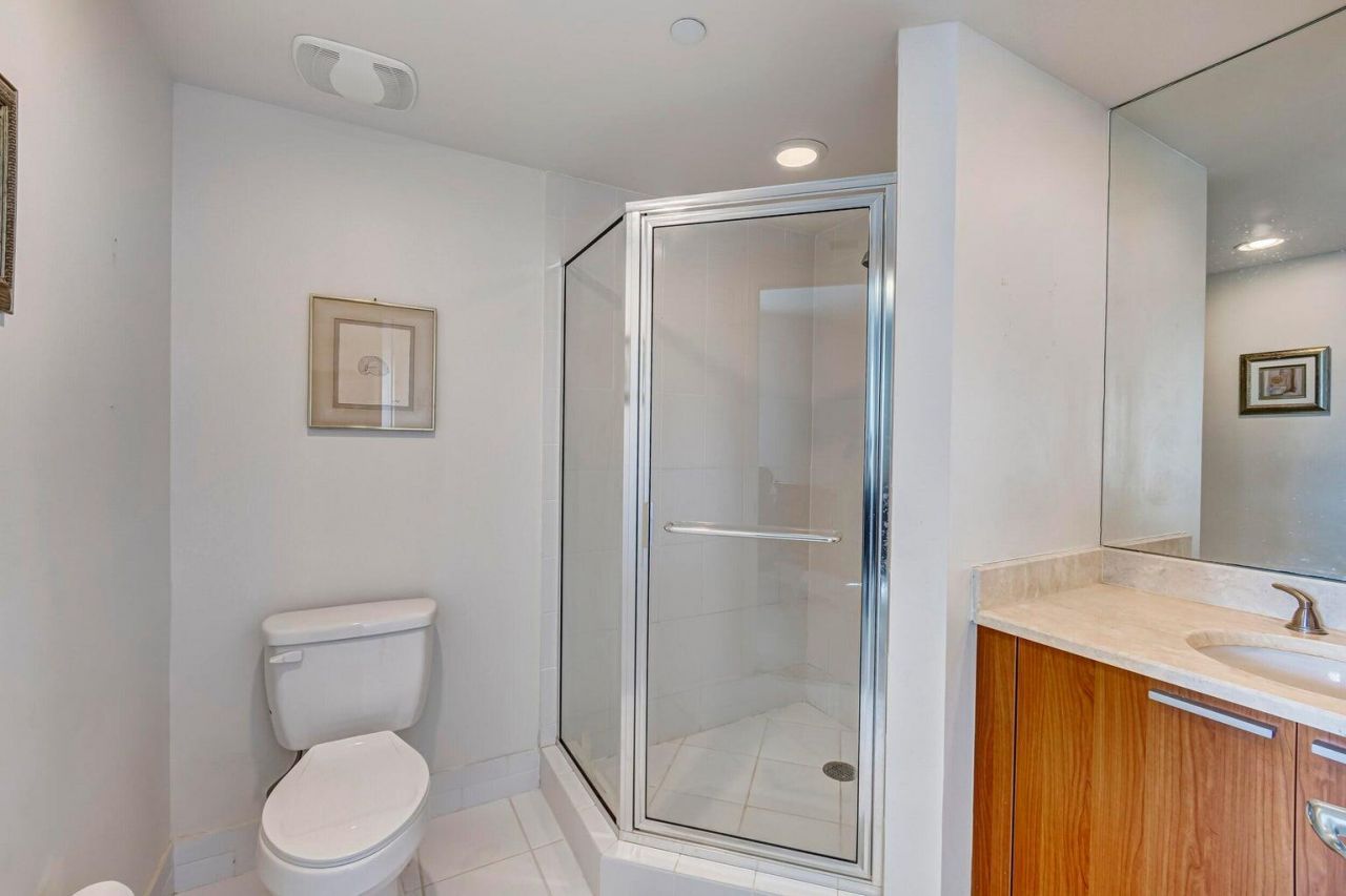 2650 Lake Shore Drive, Unit 1802, Riviera Beach, FL 33404 Photo