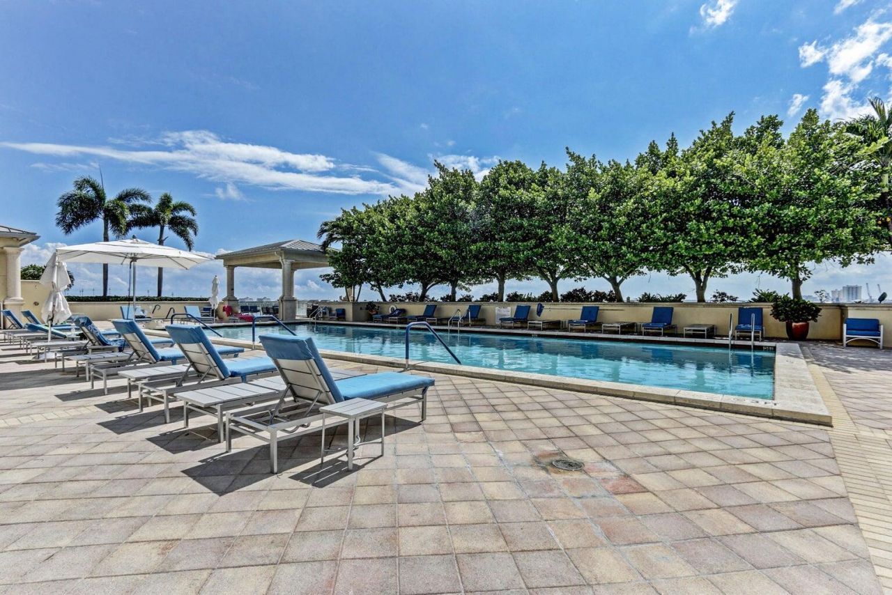 2650 Lake Shore Drive, Unit 1802, Riviera Beach, FL 33404 Photo
