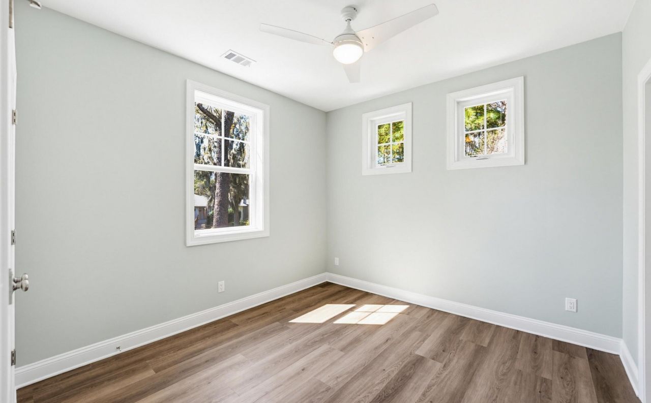 2 Albert Street Photo 37