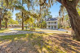 2 Albert Street photo 4