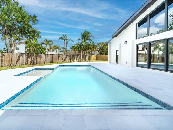 842 W Coco Plum Cir, Plantation, FL 33324