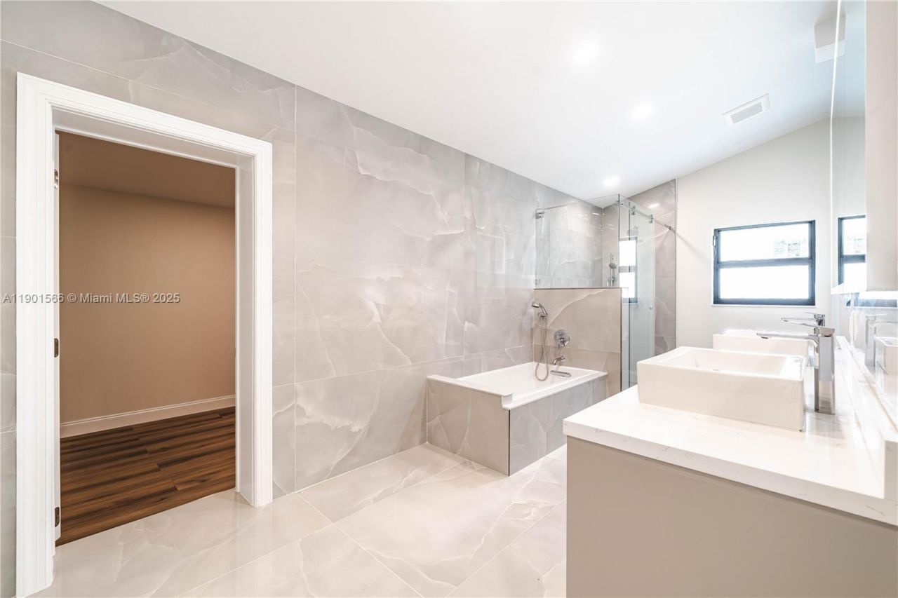 842 W Coco Plum Cir, Plantation, FL 33324 Photo