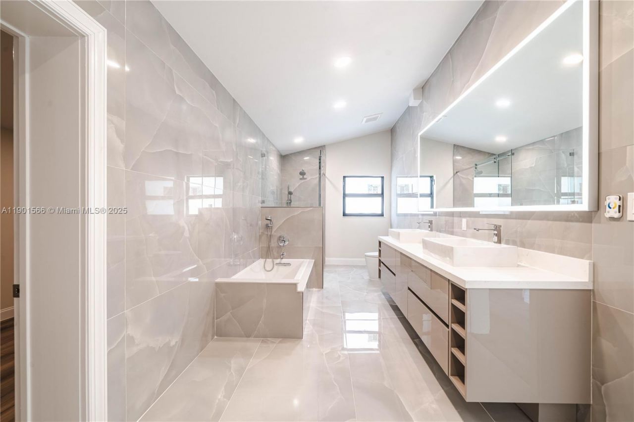 842 W Coco Plum Cir, Plantation, FL 33324 Photo