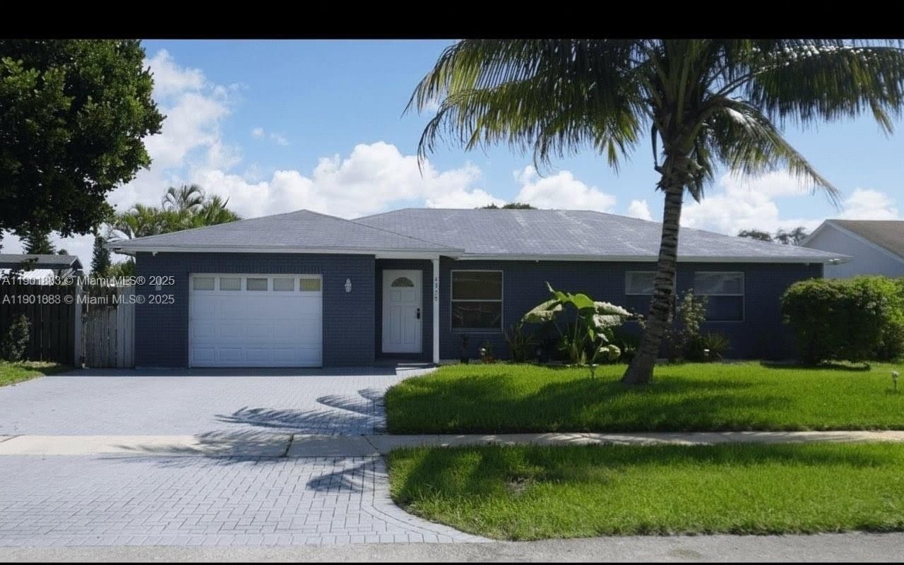 4678 NW 99th Ter, Sunrise, FL 33351 Photo