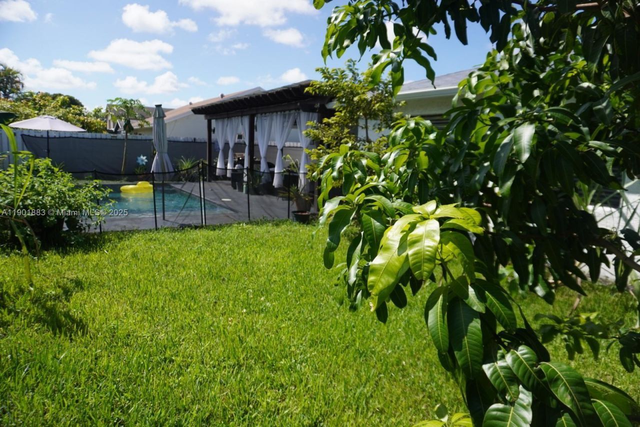 4678 NW 99th Ter, Sunrise, FL 33351 Photo