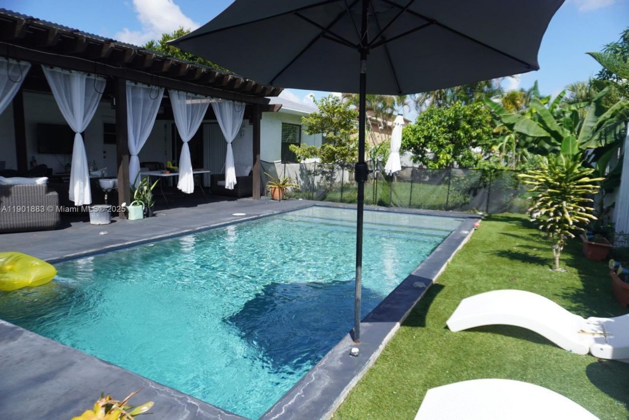 4678 NW 99th Ter, Sunrise, FL 33351 Photo