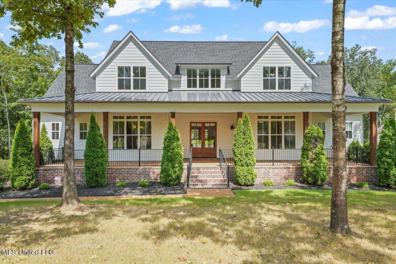 6264 Valley Oaks Drive Olive Branch, MS 38654