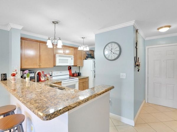 4855 Via Palm Lakes, Unit 902, West Palm Beach, FL 33417
