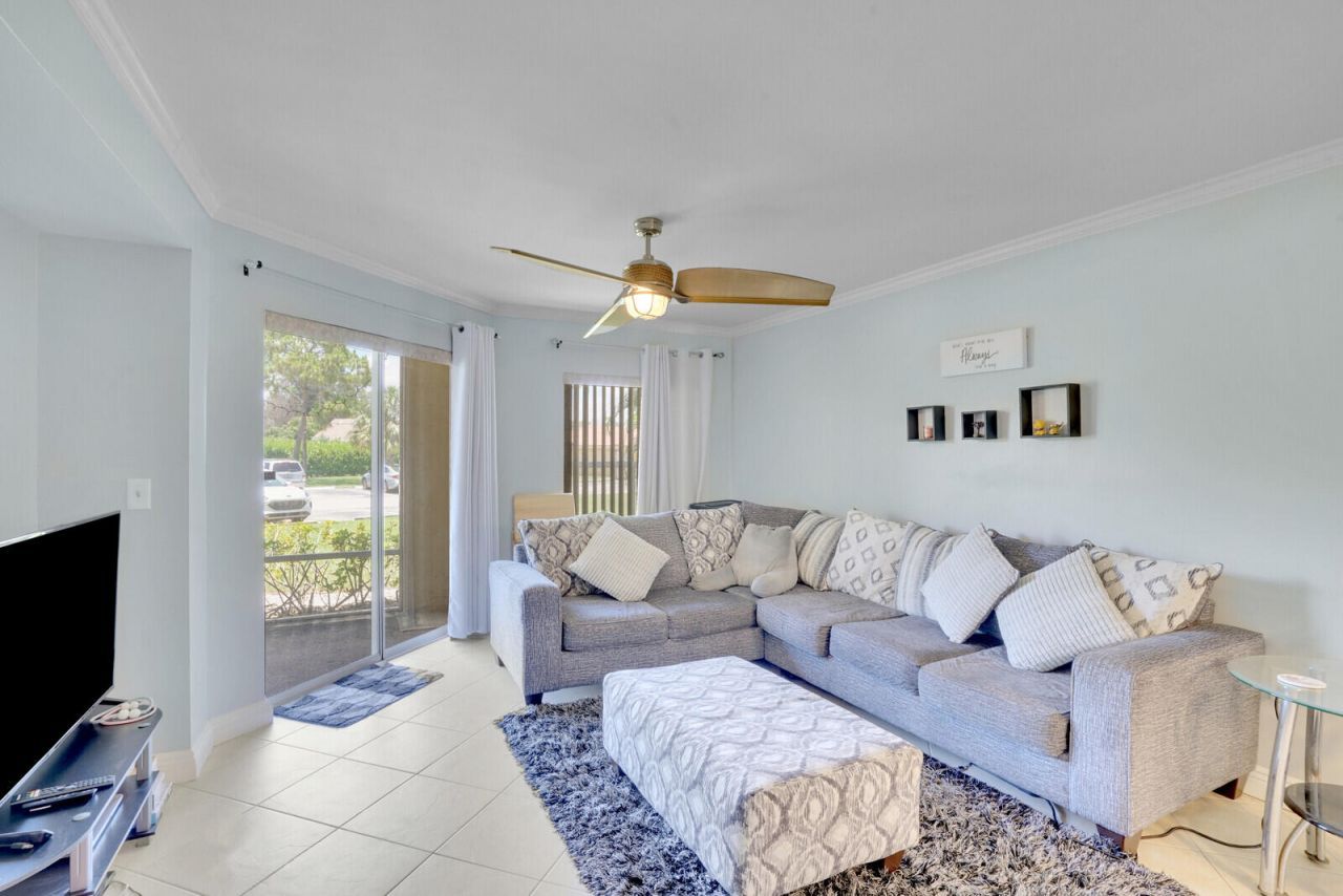 4855 Via Palm Lakes, Unit 902, West Palm Beach, FL 33417 Photo