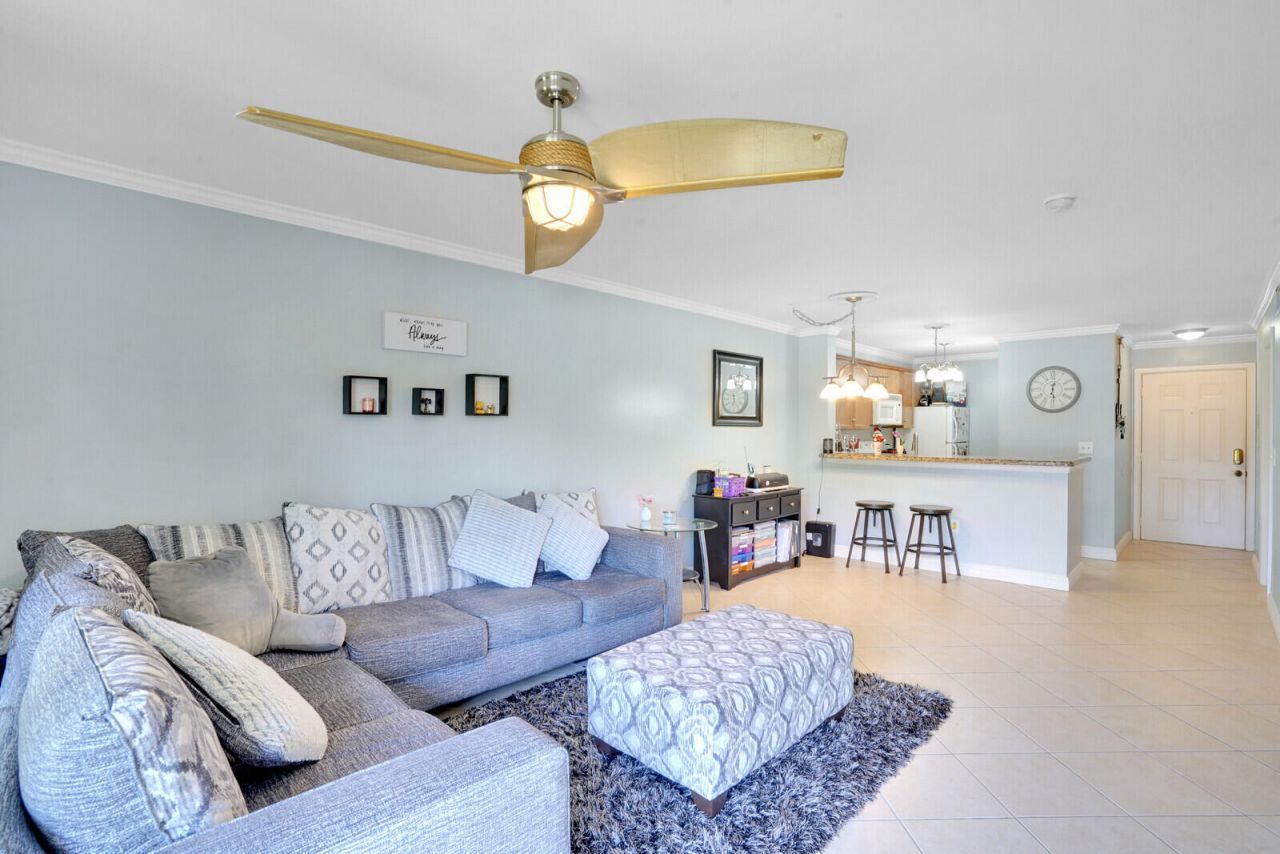 4855 Via Palm Lakes, Unit 902, West Palm Beach, FL 33417 Photo