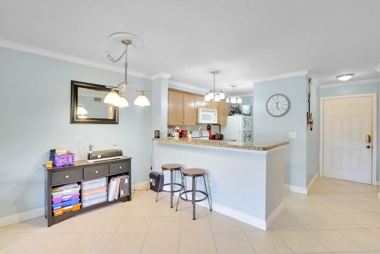 4855 Via Palm Lakes, Unit 902, West Palm Beach, FL 33417 Photo